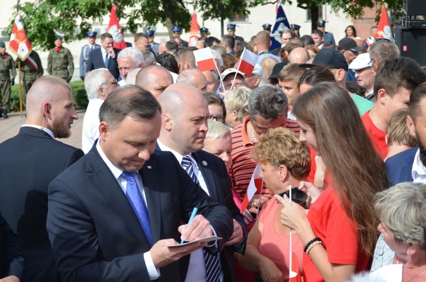 Prezydent Andrzej Duda w Głogowie. Krótkie spotkanie z mieszkańcami przy zamku. ZDJĘCIA