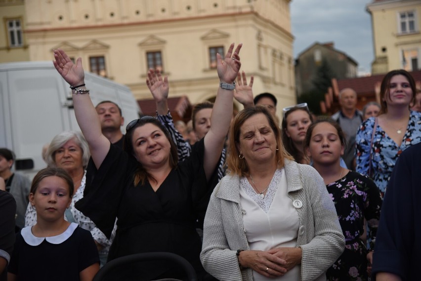 Koncert Uwielbienia na jarosławskim Rynku. To była niezła impreza! [WIDEO, ZDJĘCIA]