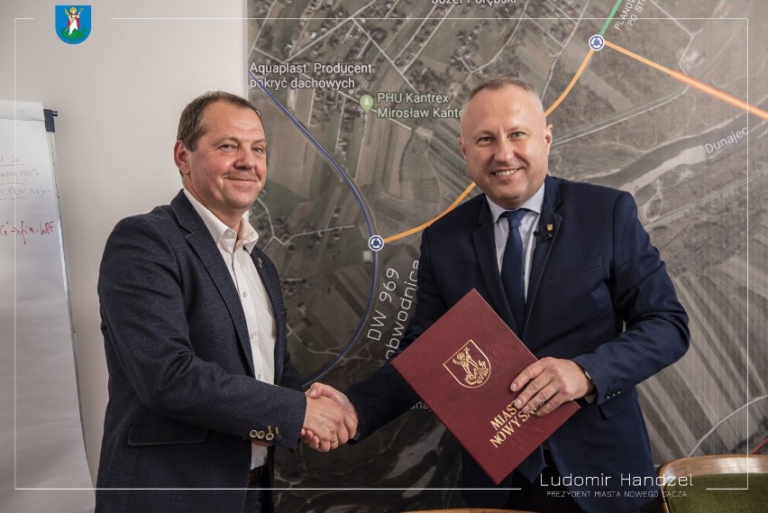 Nowy Sącz. Prezydent Ludomir Handzel podpisał umowy na remont dwóch sądeckich ulic. O które chodzi?