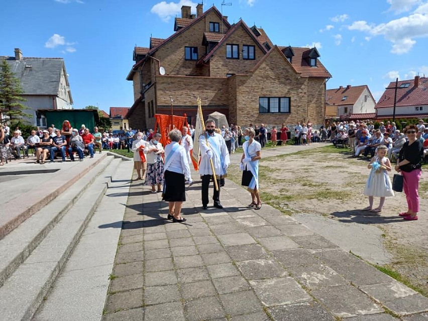 Msza święta i procesja Bożego Ciała w Darłówku [zdjęcia] 