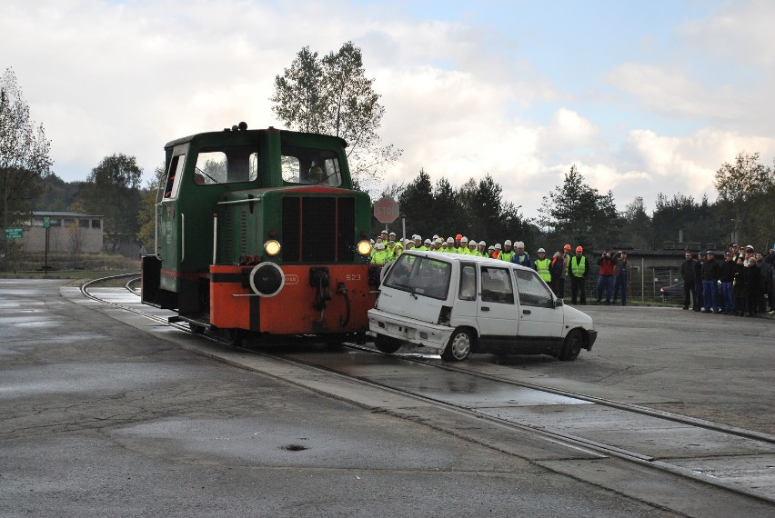 Jaroszowiec: zderzenie lokomotywy z autem