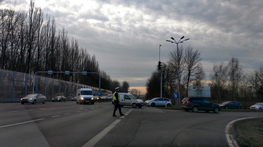 Wypadek na S86 w Sosnowcu. Karambol na drodze do Katowic, droga była zamknięta po zderzeniu czterech samochodów