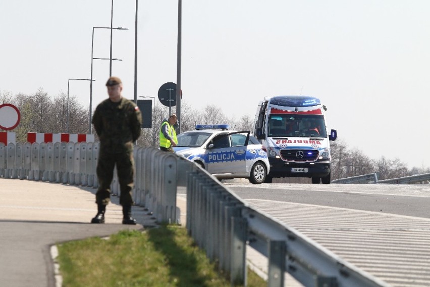 Wrocław. Na obwodnicy Leśnicy znaleziono martwego człowieka. Zobacz zdjęcia