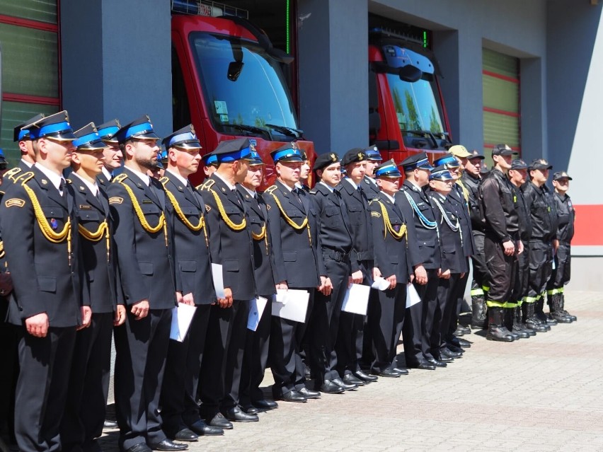 Powiatowe Obchody Dnia Strażaka w Goleniowie. Wręczono odznaczenia, awanse i wyróżnienia