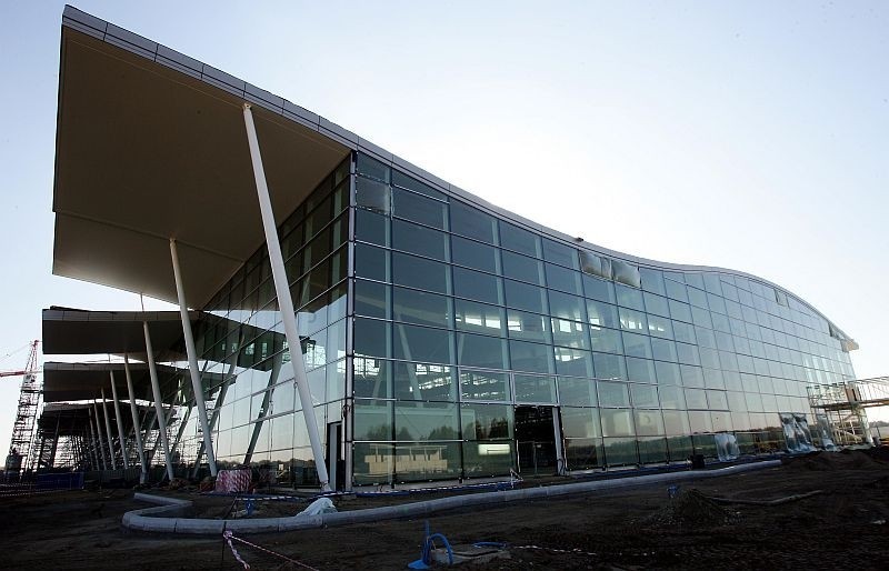 Wrocław: Terminal na lotnisku już surowy (ZDJĘCIA)