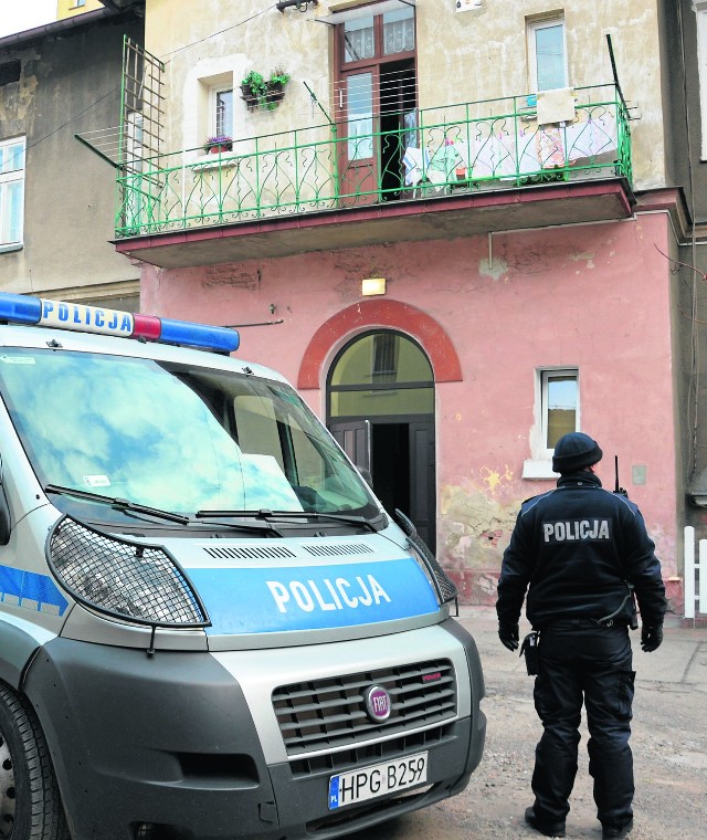 67-letni mężczyzna mieszkał samotnie w jednej z kamienic w centrum Tarnowa. Według policji, targnął się na swoje życie