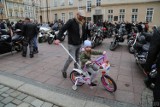 Tradycyjne wielkanocne "jajeczko" motocyklistów na opolskim Rynku 