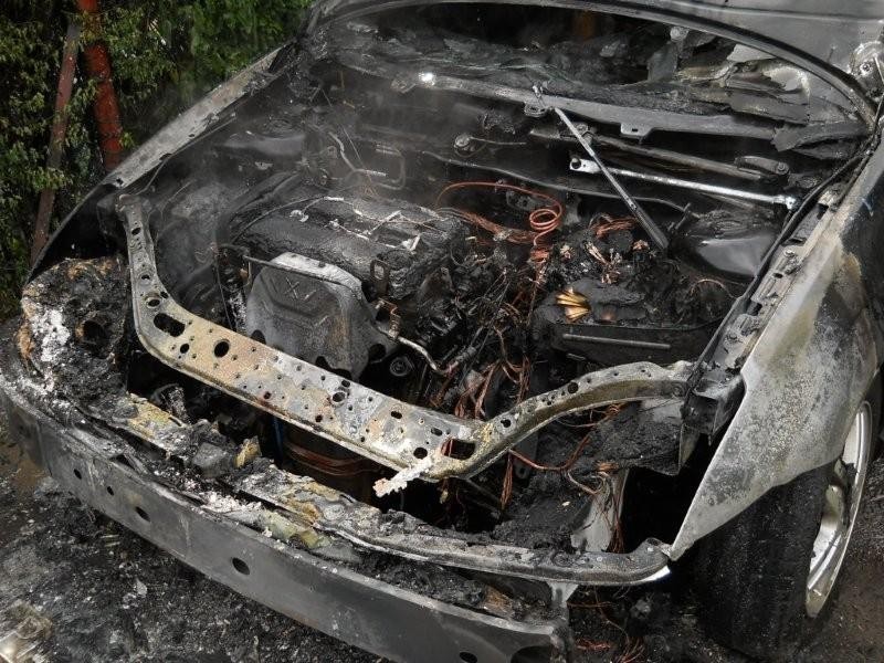 Dwa samochody spłonęły w Koninie