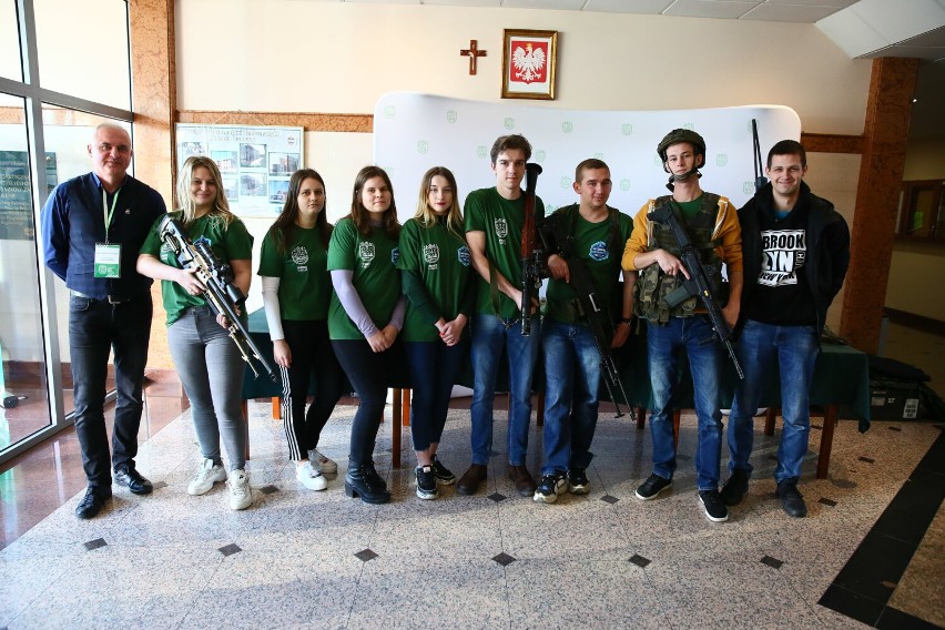 Terytorialsi zawitali do chełmskiej PWSZ. Zachęcali studentów do wstąpienia w swoje szeregi. Zobacz zdjęcia