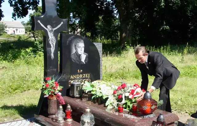 Andrzej Lepper jest pochowany na cmentarzu w poddarłowskiej wsi o nazwie Krupy