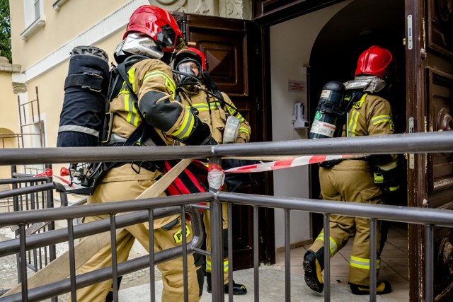 Pożar w DPS w Szarocinie i poszukiwania zaginionych pensjonariuszy. Tak ćwiczyli strażacy z Kamiennej Góry i Wałbrzycha