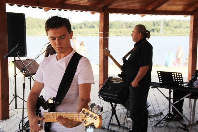 Mateusz Chwalisz oraz pozostali członkowie Bandu gwarantują dynamikę, energię oraz popowo-rockowe rytmy.