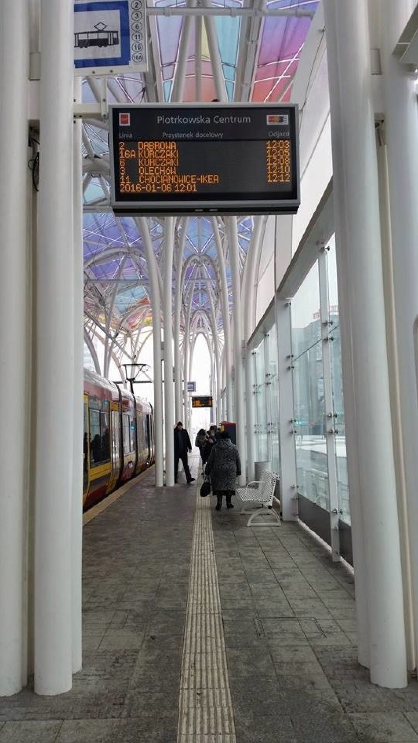 Tablice informacyjne na przystankach MPK w Łodzi wprowadzają w błąd pasażerów [ZDJĘCIA]