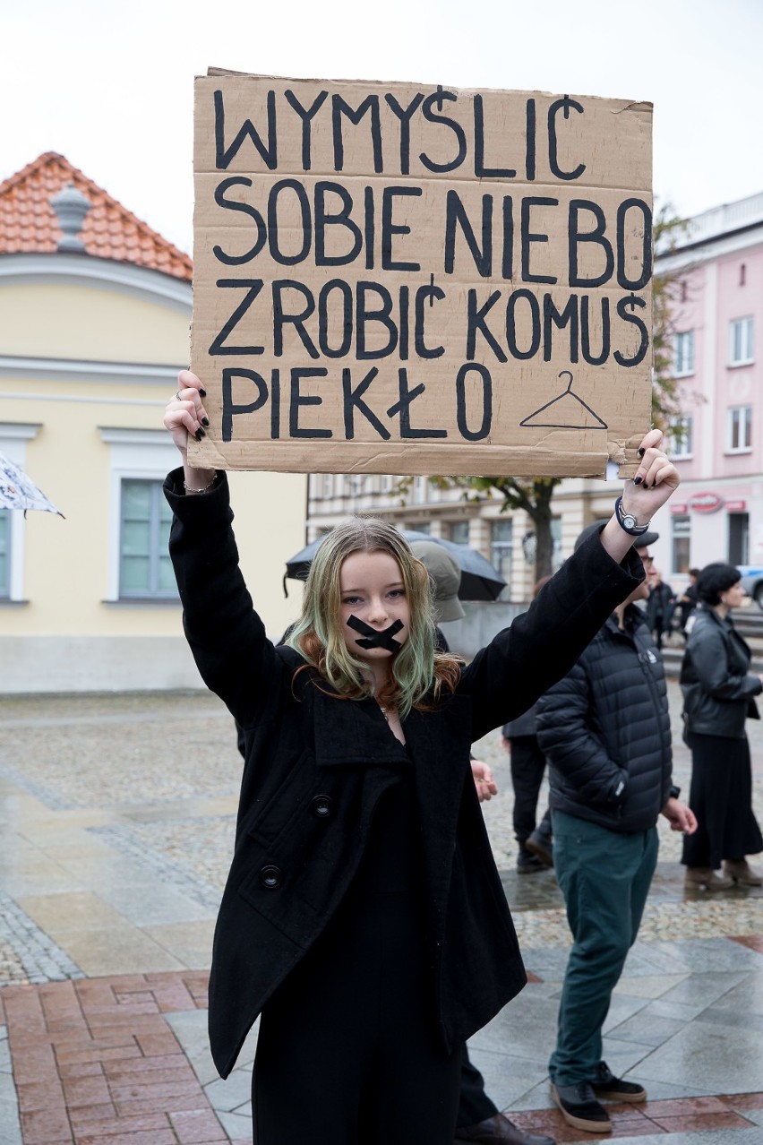 W poniedziałek znowu czarny protest w Białymstoku. Kobiety nie składają parasolek