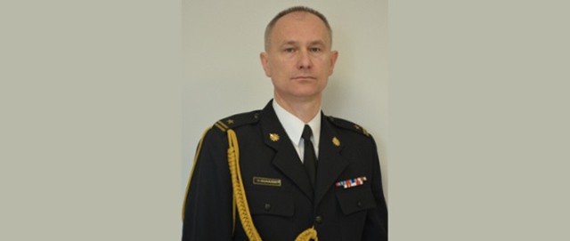 Na kolejnych slajdach oświadczenie majątkowe brygadiera Karola Bednarskiego, komendanta powiatowego Państwowej Straży Pożarnej w Wieluniu.