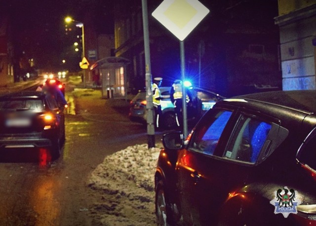 Do zdarzenia doszło 20 grudnia przed godziną 17:30 na skrzyżowaniu ul. Wańkowicza z ul. Komuny Paryskiej w wałbrzyskiej dzielnicy Biały Kamień.