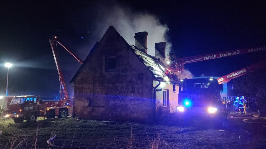 W Bielsku w gminie Morzeszczyn płonął budynek wielorodzinny 