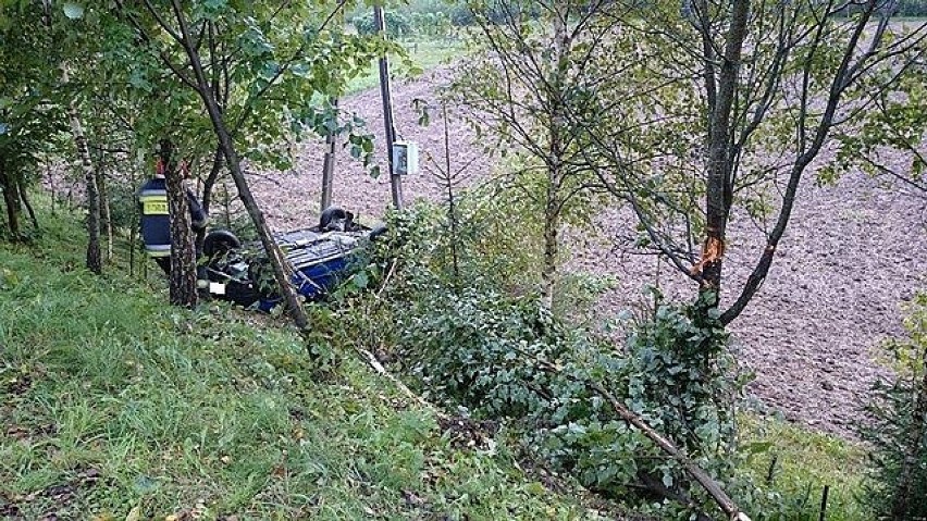 Wypadek w Nozdrzcu. Kierowca wjechał do rowu