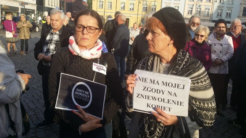 Parasole w górę! Czarny Wtorek - protest kobiet w Bydgoszczy [zdjęcia, wideo]