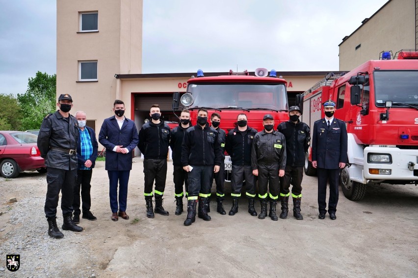 Jednostki OSP z Sycowa i Drołtowic otrzymały nowsze wozy strażackie