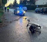 Potrącenie rowerzysty na Osiedlu Południe w Malborku. Policja apeluje o większą ostrożność w jesiennych warunkach