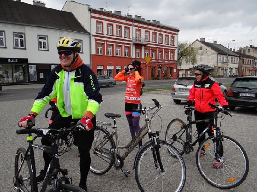 Pomarańczowa Pomoc na rowerach w Zduńskiej Woli