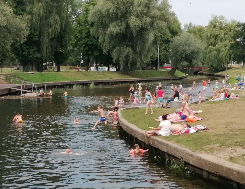 Kąpielisko w Pruszczu Gdańskim nad Radunią przyciągnęło mieszkańców. Gdzie jeszcze można się kąpać