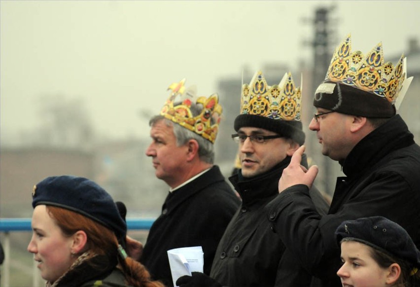 Śrem Orszak Trzech Króli 2013. Orszak przeszedł ulicami miasta [ZDJĘCIA]