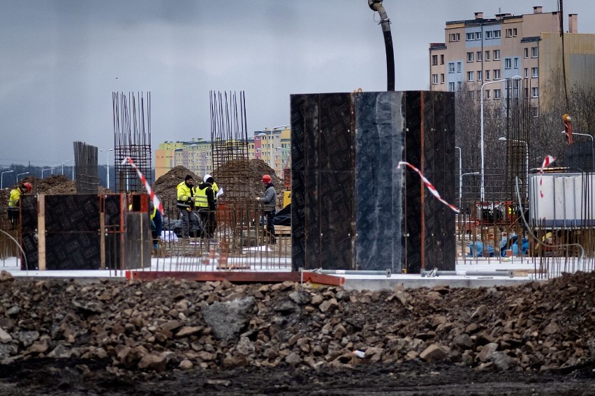 Wałbrzych: Intensywne prace na budowie nowego bloku mieszkalnego na Podzamczu (ZDJĘCIA)