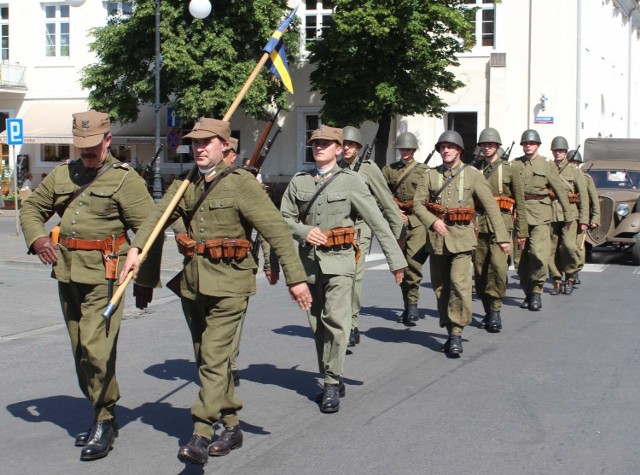 Współorganizatorem marszu jest  Stowarzyszenie Historyczne Bataliony Obrony Narodowej z Wielunia