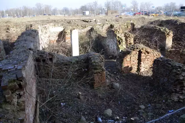 Ruiny od wschodniej strony ulicy