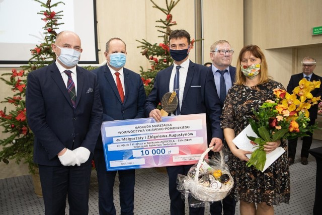 Państwo Małgorzata i Zbigniew Augustynowie wygrali konkurs "Agricola  - Syn Ziemi" w kategorii rolnictwo tradycyjne