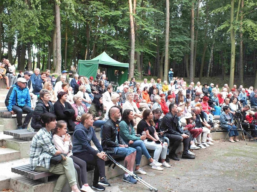 Koncert rockowy w starachowickim Amfiteatrze. Dominowali... starsi widzowie. Zobacz zdjęcia