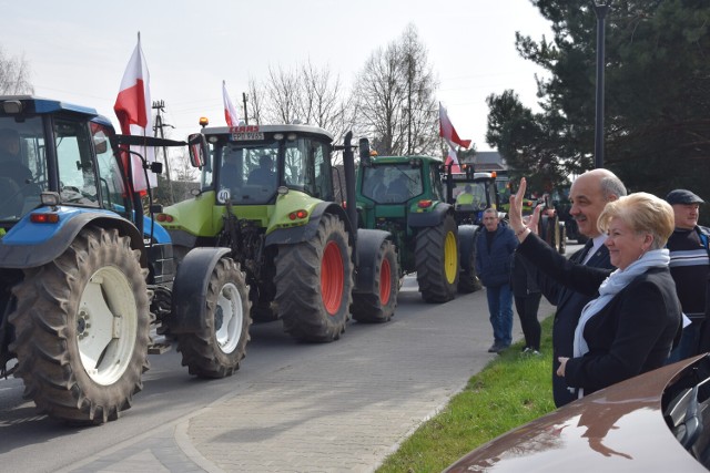 Uczestnicy akcji przekazali petycję z postulatami przy okazji otwarcia nowej siedziby Urzędu Gminy Wartkowice. Blokada była zorganizowana na rondzie w Gostkowie Starym