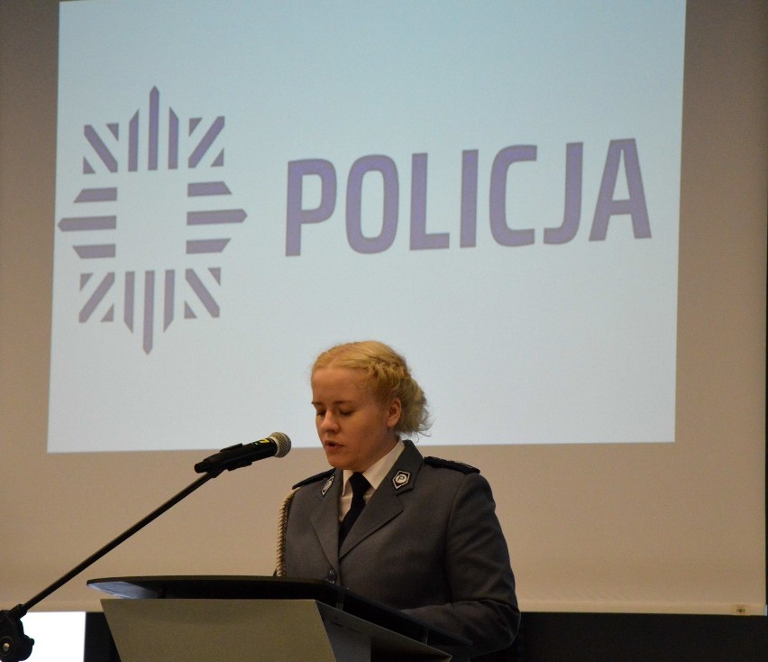 Święto policji 2018 w Malborku [ZDJĘCIA]. Awanse, nagrody, odznaczenia i życzenia, by "nosić mundur z podniesioną głową"