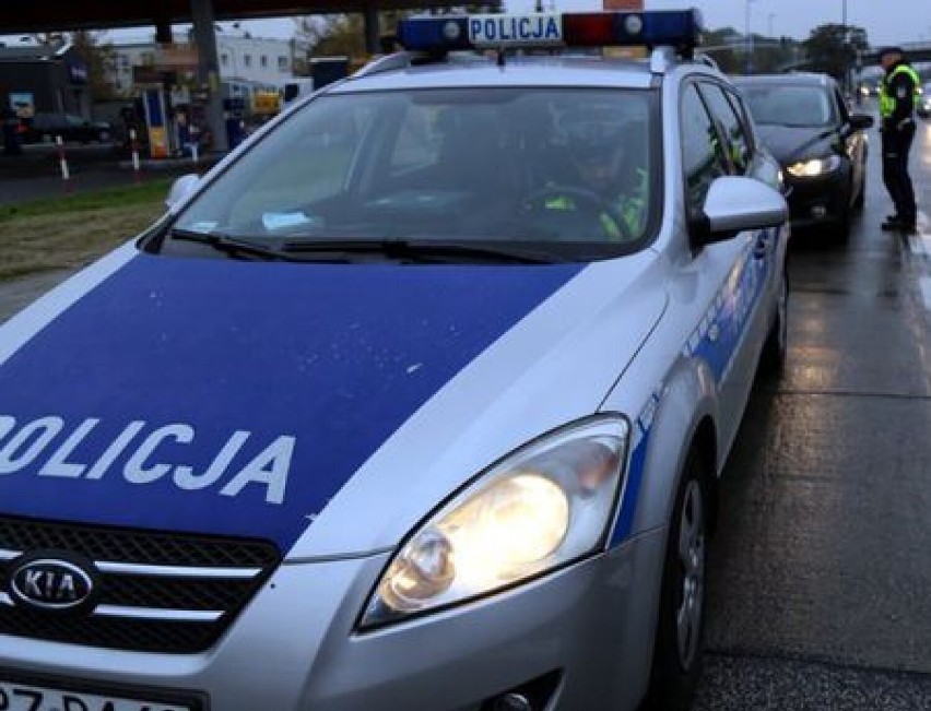 Policjanci z Wielunia i Radomska będąc po służbie zatrzymali pijanego kierowcę 