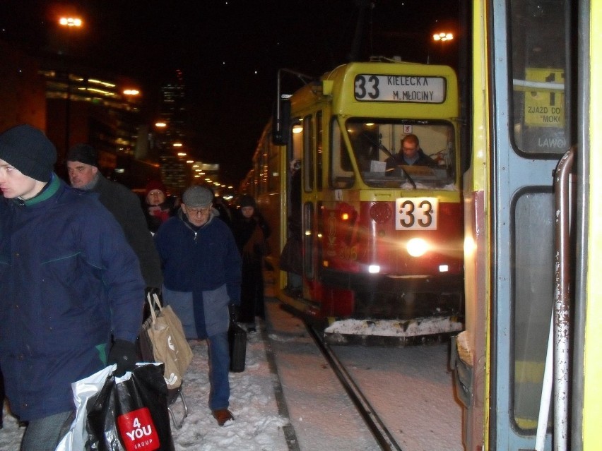 Spowodowała awarie i kilkugodzinne postoje tramwajów w ciągu...