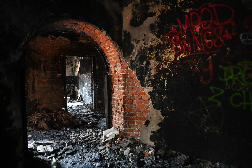 Dawne sanatorium spłonęło w 2008 roku. Wciąż jednak można...