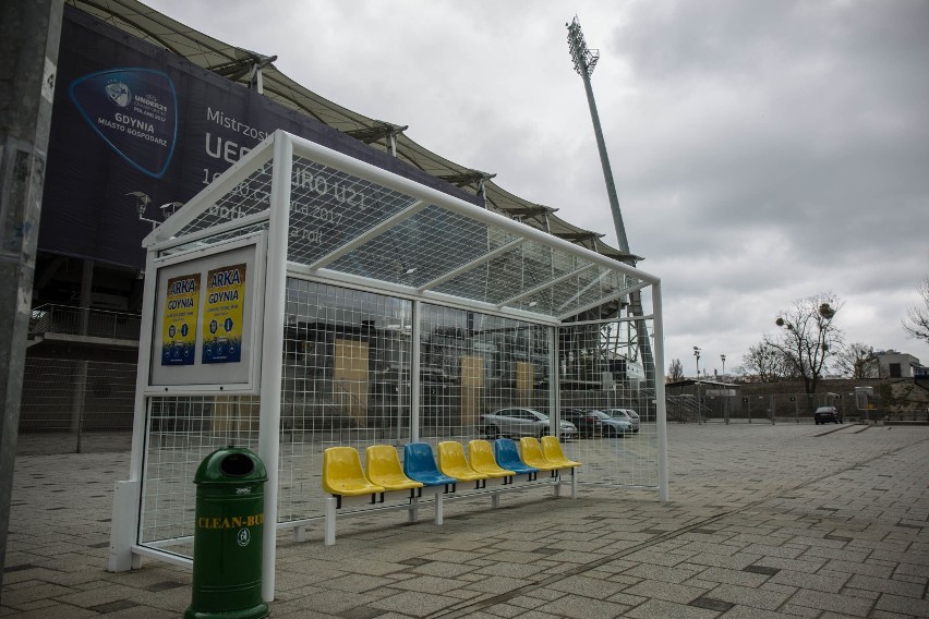 Przystanek w kształcie bramki piłkarskiej w Gdyni [ZDJĘCIA]