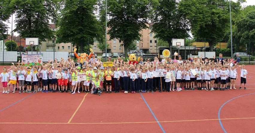 Na orliku przy placu Piastowskim przedszkolaki rywalizowały w XXXV Igrzyskach Sportowo-Zabawowych