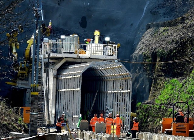 Remont tunelu kolejowego w Trzcińsku prowadzony jest metodą "tunel w tunel".