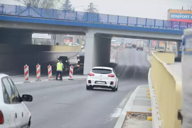 Pod wiaduktem na ul. Krakowskiej ruch odbywa się już wszystkimi pasami ruchu