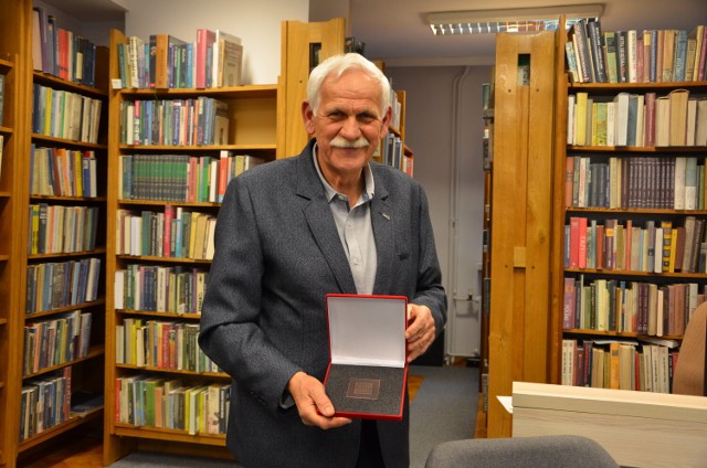 Ryszard Pater z Hajnówki od 20 lat pisze książki przybliżając czytelnikom historię regionu