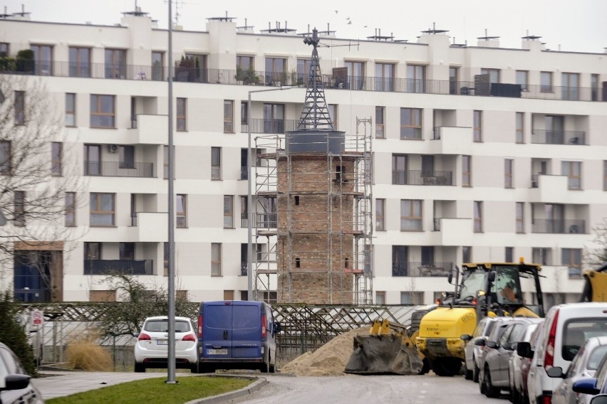 Przy ul. Milczańskiej na poznańskiej Polance stoi stary...