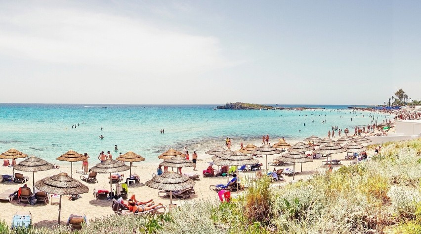 To najbardziej urokliwa plaża na Cyprze, zlokalizowana w...