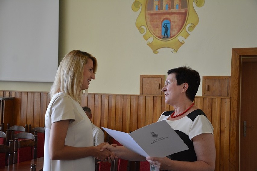 Akty mianowania dla nauczycieli i nagrody dla dyrektorów w UM w Radomsku