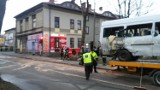 Tragiczny wypadek w Żywcu. Bus zderzył się z pługiem. Nie żyje jedna osoba [ZDJĘCIA+WIDEO]