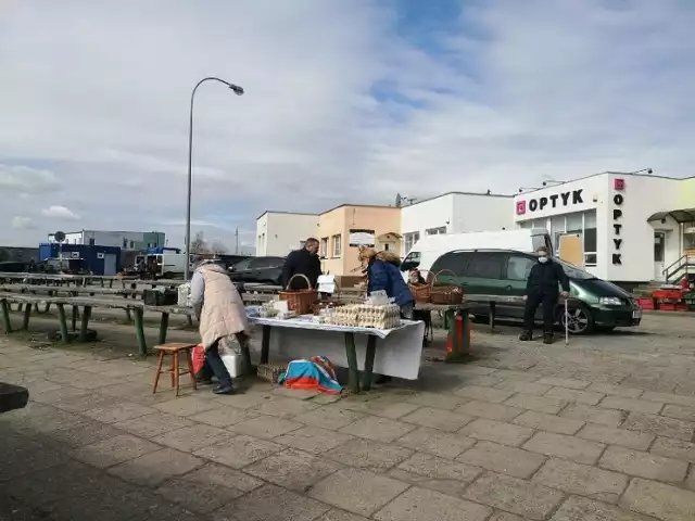 Miejski plac targowy przy ulicy Targowej w Tczewie chluby miastu nie przynosi. Czas tu jakby się zatrzymał.