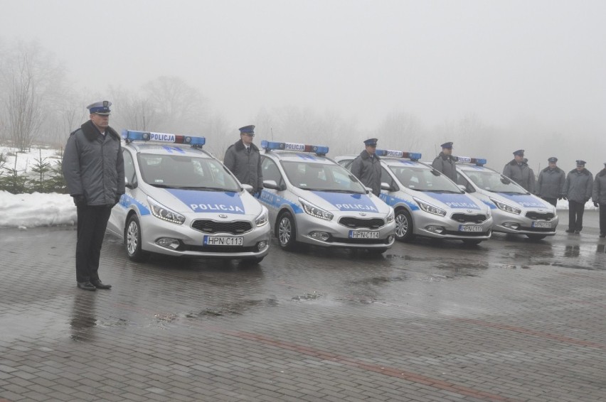 Komenda Powiatowa Policji w Kartuzach zyskała sześć nowych wozów