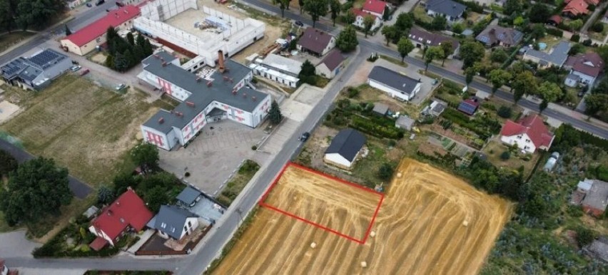Samorząd gminy Lipno kupił teren na nowy parking przy szkole w Wilkowicach